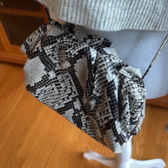 Python crossbody - Picture 2 of 5